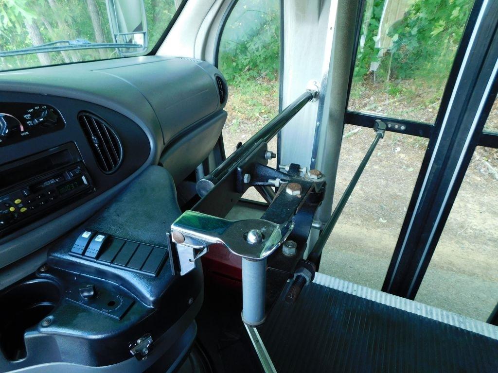 Ford Econoline E-350 Super Duty 2006