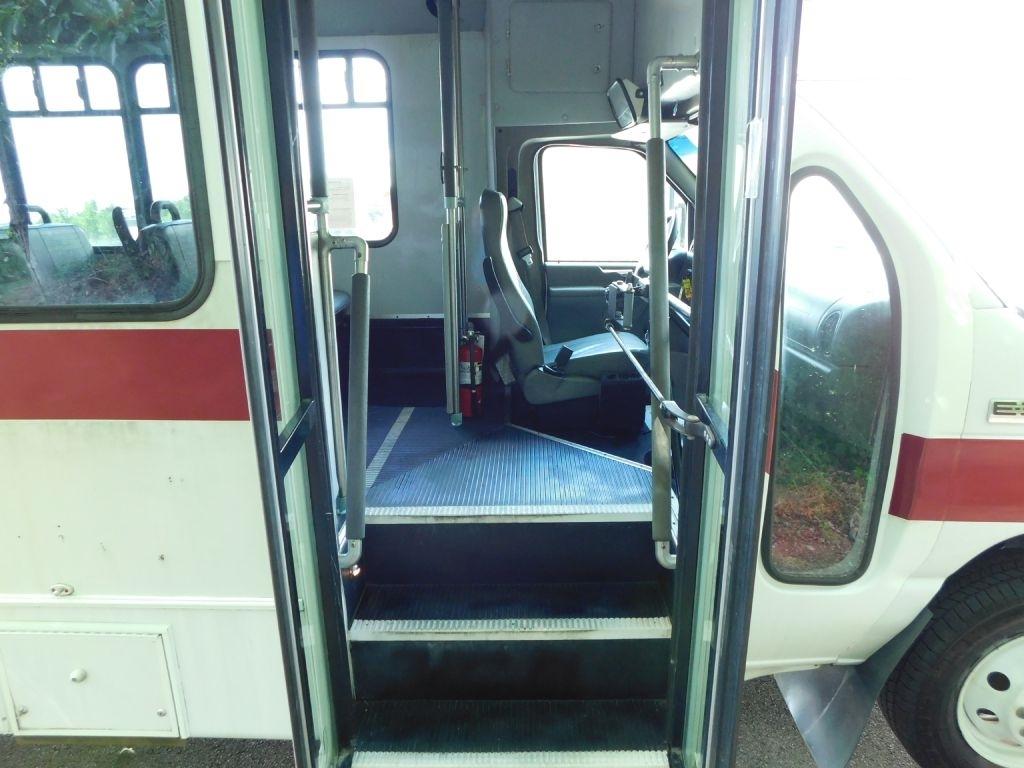 Ford Econoline E-350 Super Duty 2006