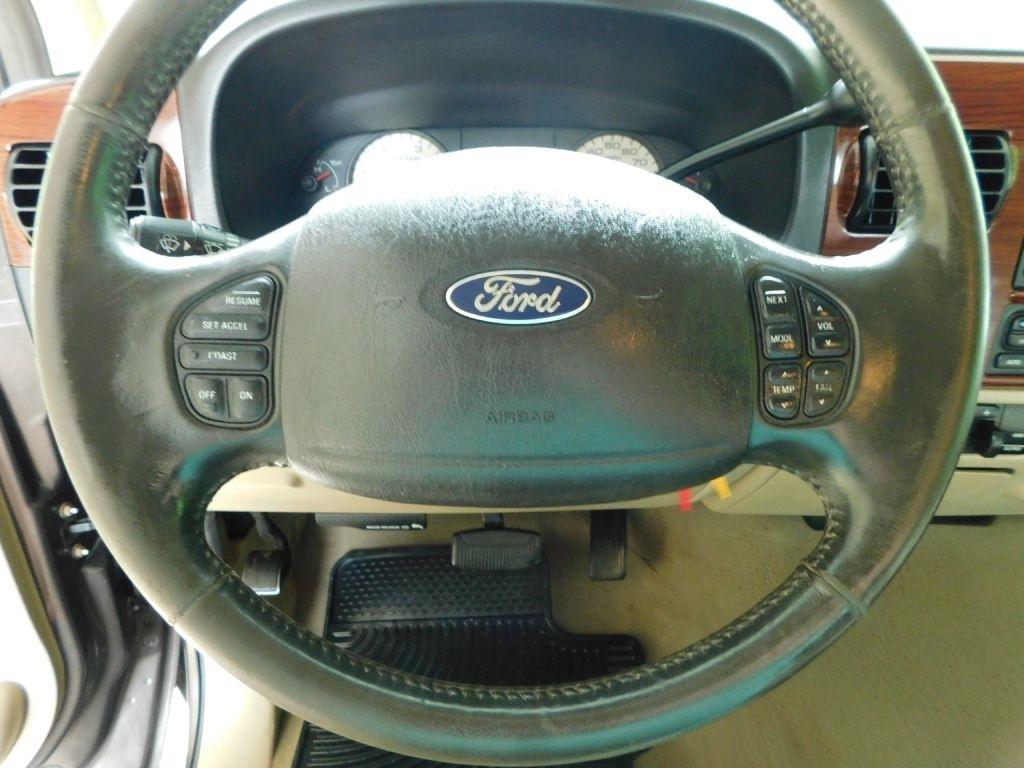 Ford F-350 SD Lariat Crew Cab 4WD 2006