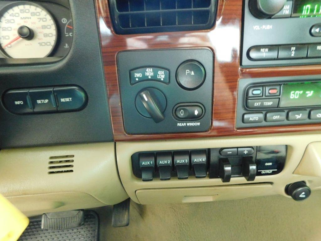Ford F-350 SD Lariat Crew Cab 4WD 2006