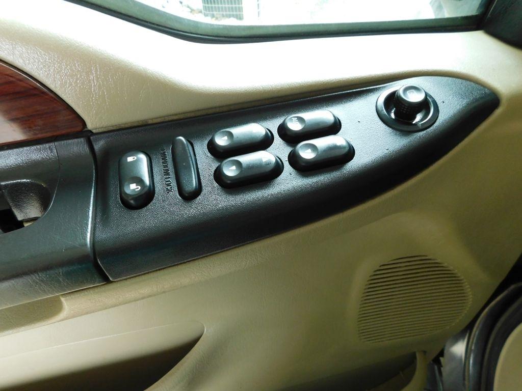 Ford F-350 SD Lariat Crew Cab 4WD 2006