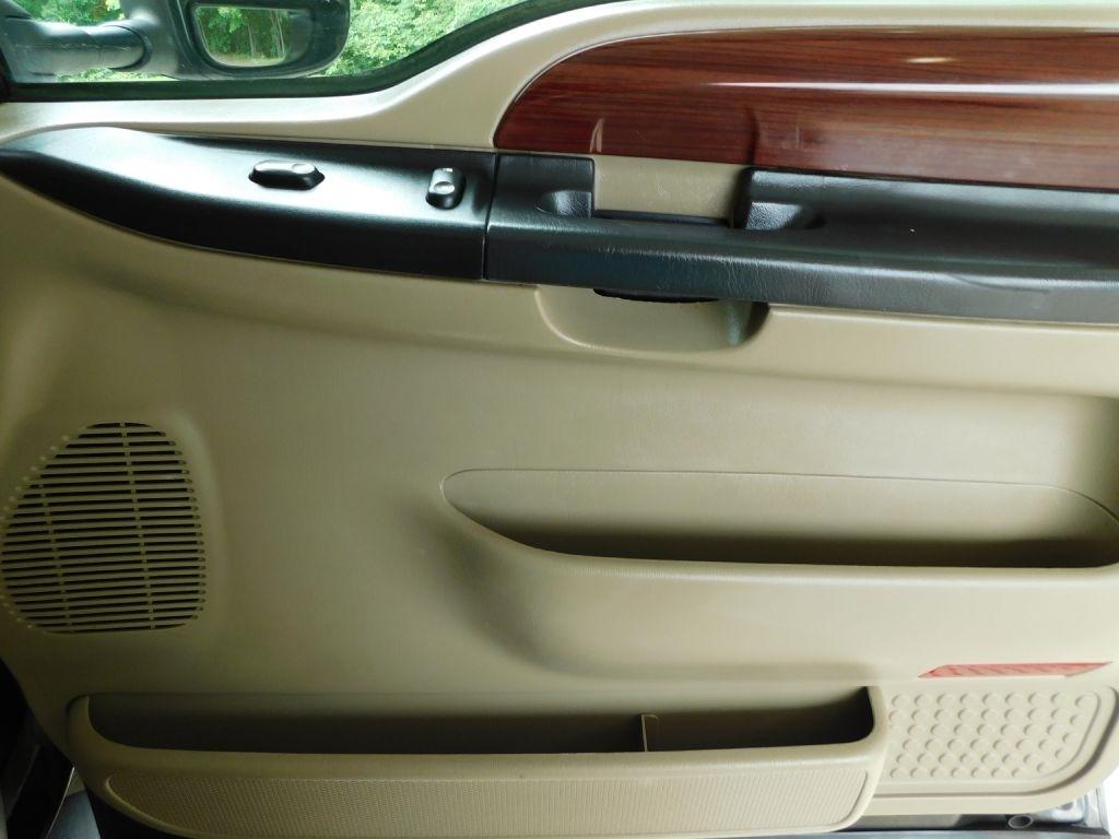 Ford F-350 SD Lariat Crew Cab 4WD 2006