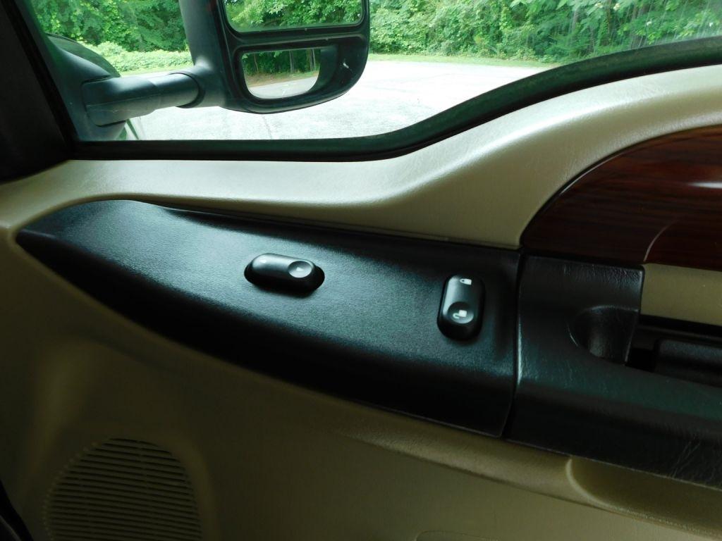 Ford F-350 SD Lariat Crew Cab 4WD 2006