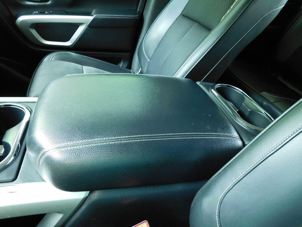 Nissan Titan PRO-4X Crew Cab 4WD 2019