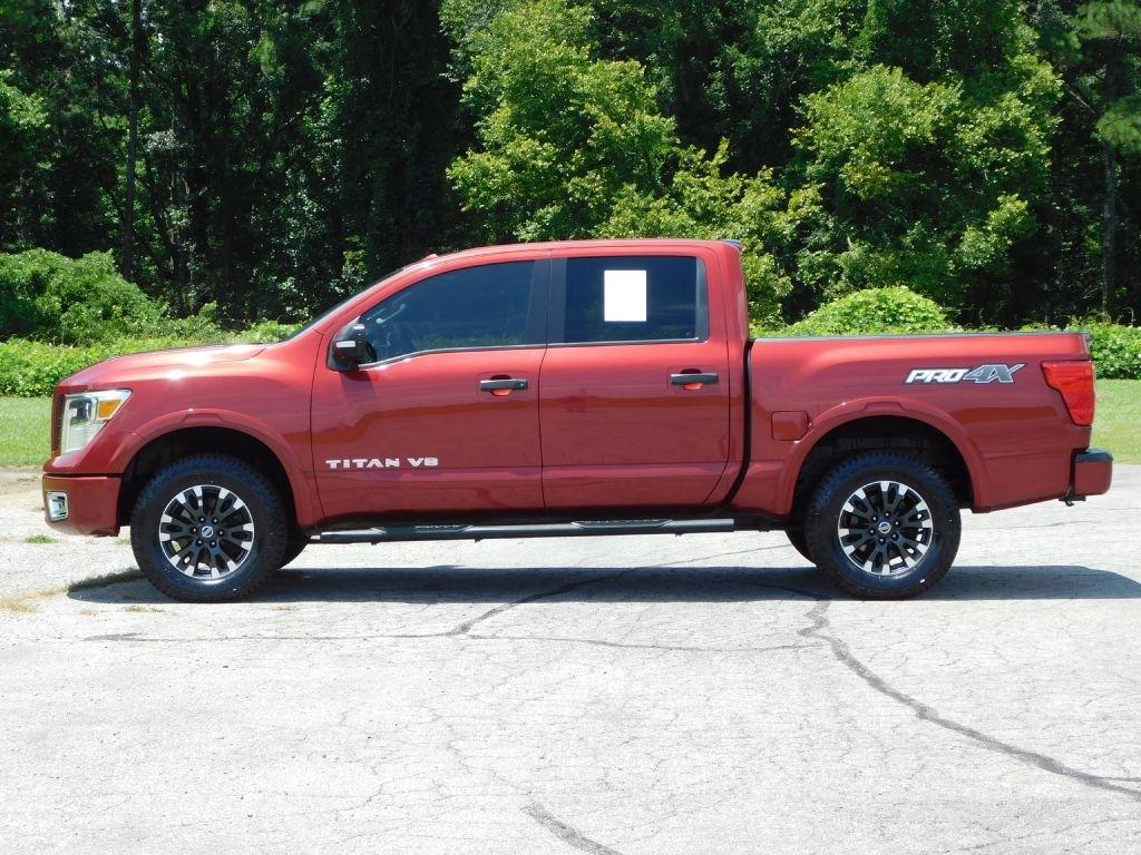 Nissan Titan PRO-4X Crew Cab 4WD 2019