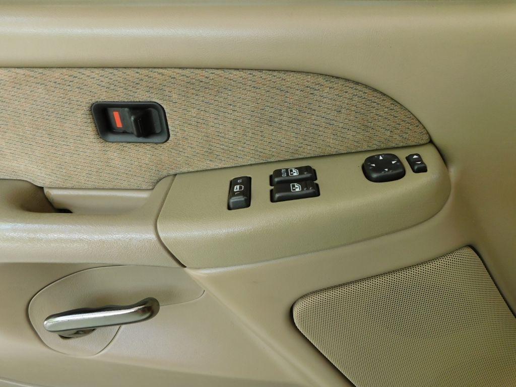 GMC Sierra 1500 SL Short Bed 2WD 2002