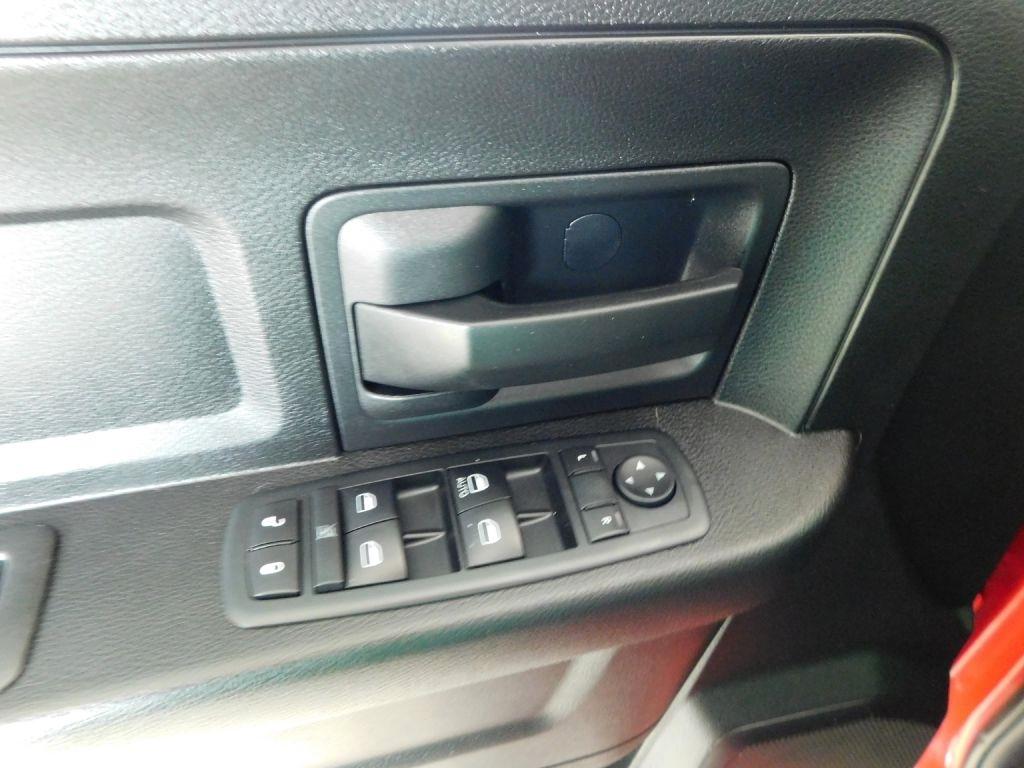 RAM 1500 Tradesman Crew Cab SWB 2WD 2013
