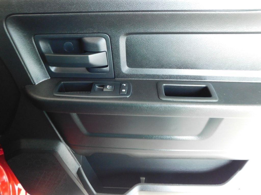 RAM 1500 Tradesman Crew Cab SWB 2WD 2013