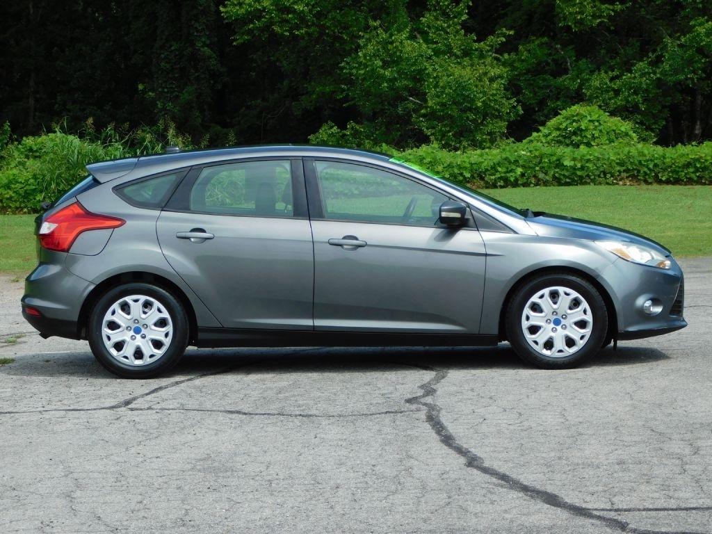 Ford Focus SE 2012