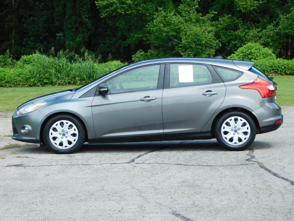Ford Focus SE 2012