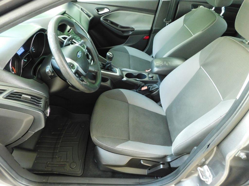 Ford Focus SE 2012