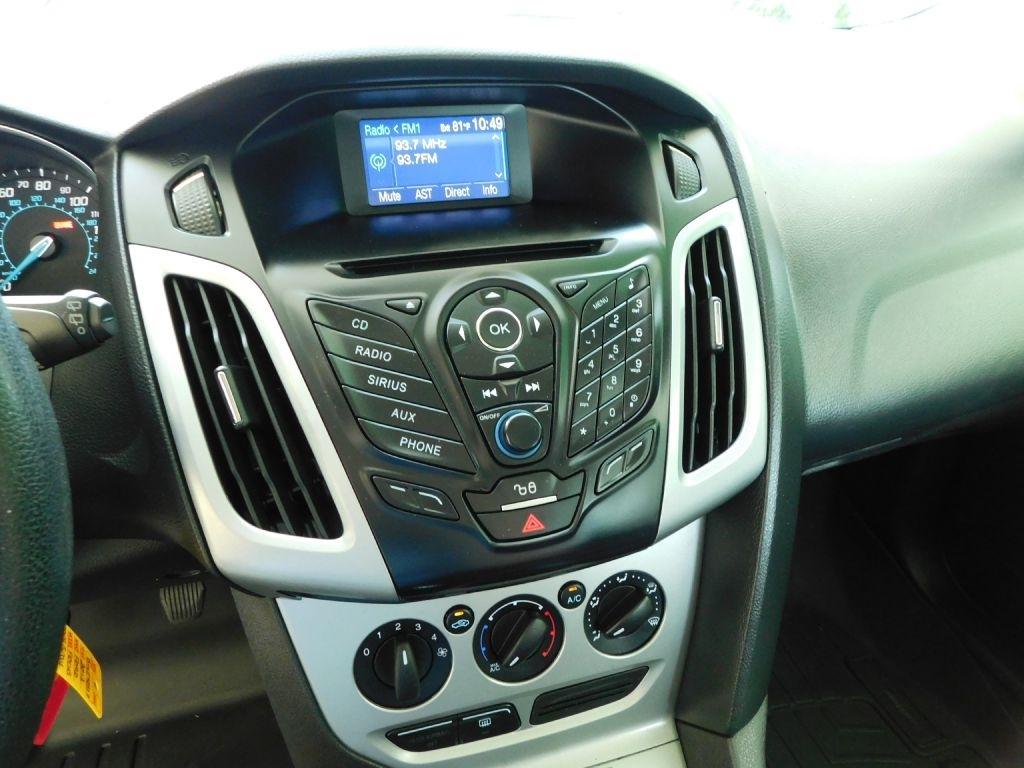 Ford Focus SE 2012