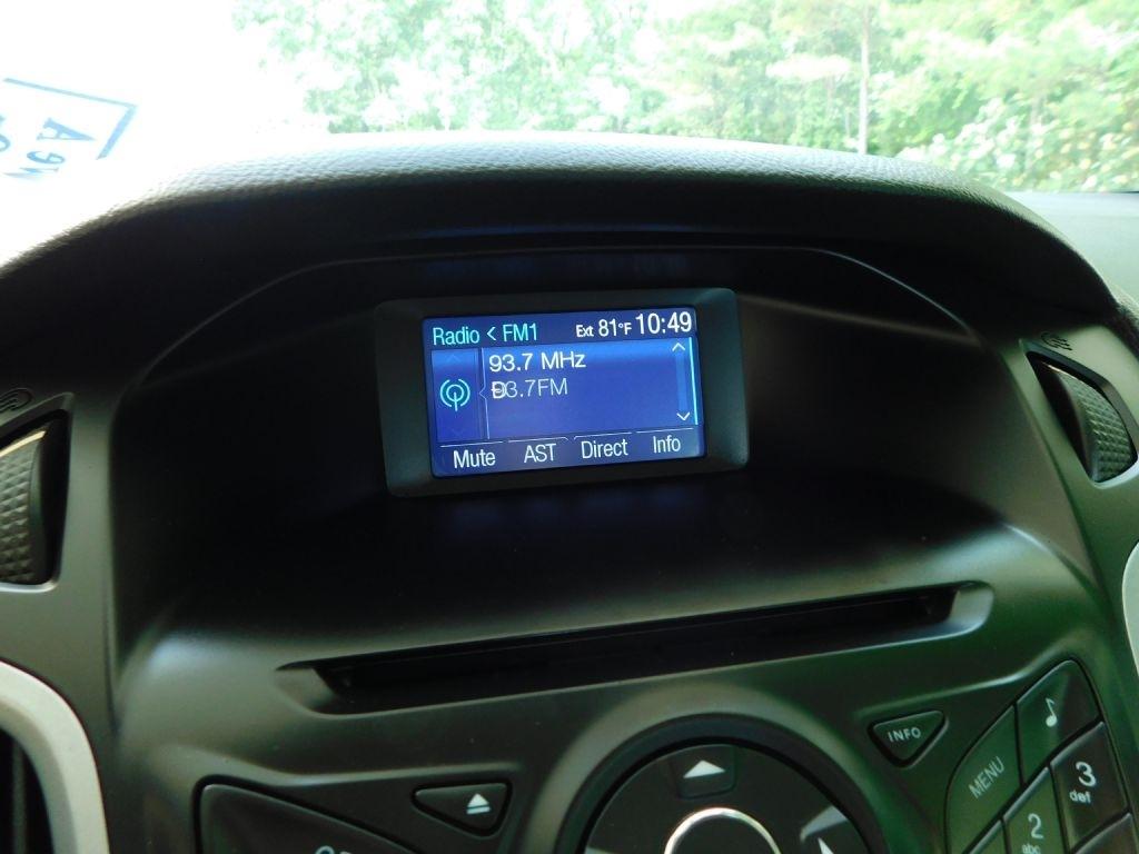 Ford Focus SE 2012
