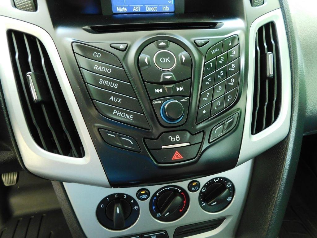 Ford Focus SE 2012