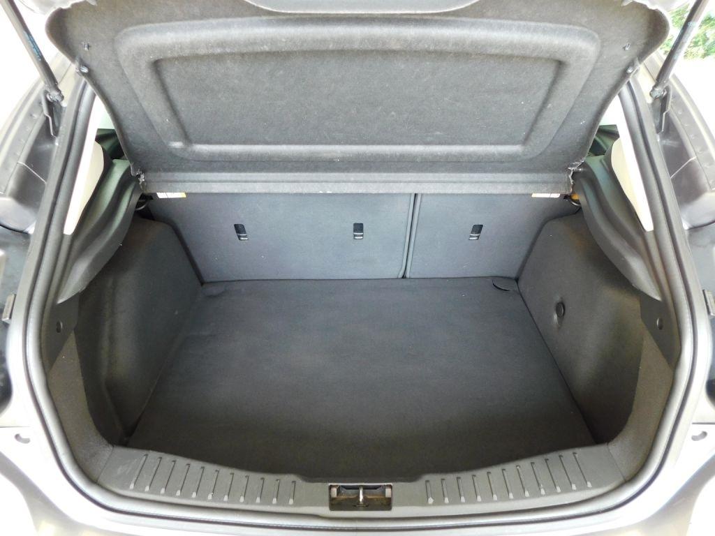 Ford Focus SE 2012