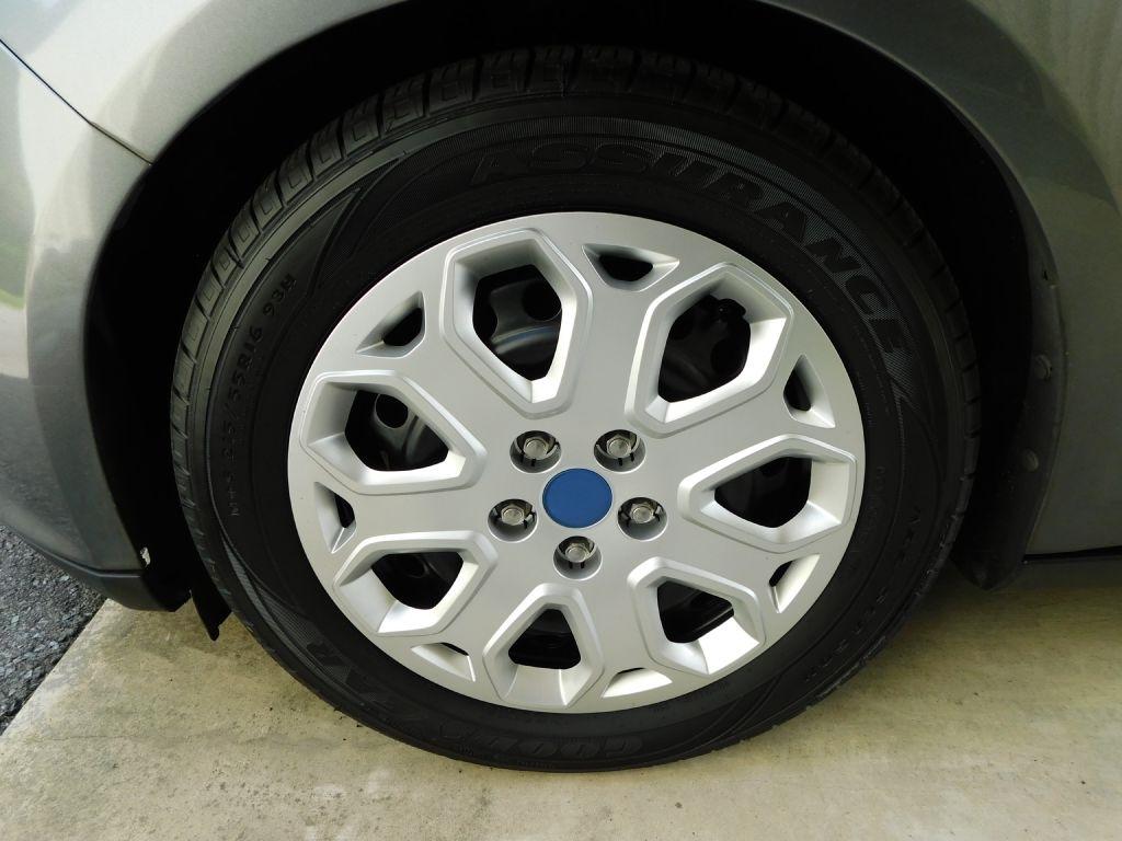 Ford Focus SE 2012