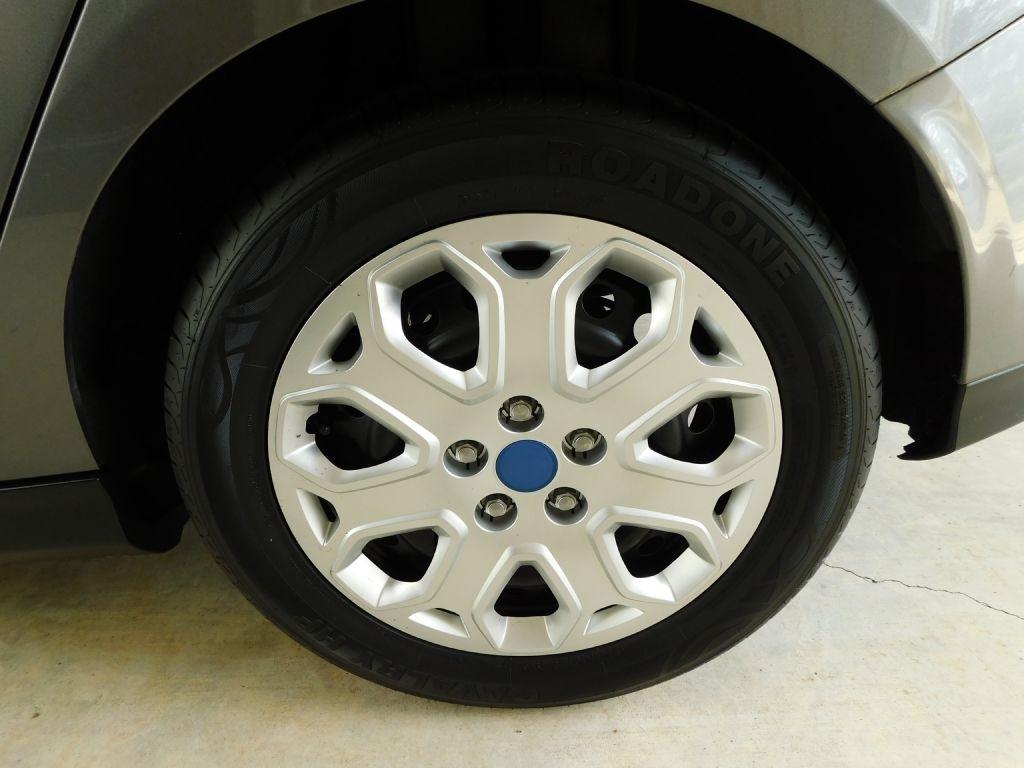 Ford Focus SE 2012