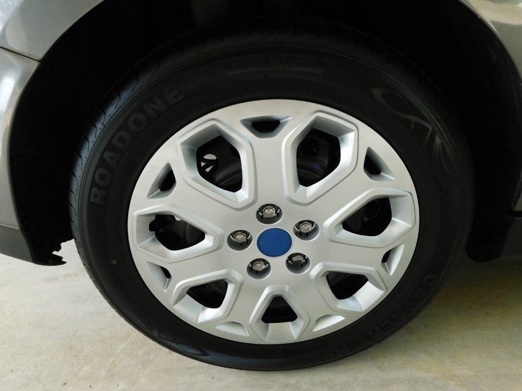Ford Focus SE 2012
