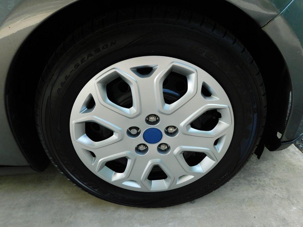 Ford Focus SE 2012