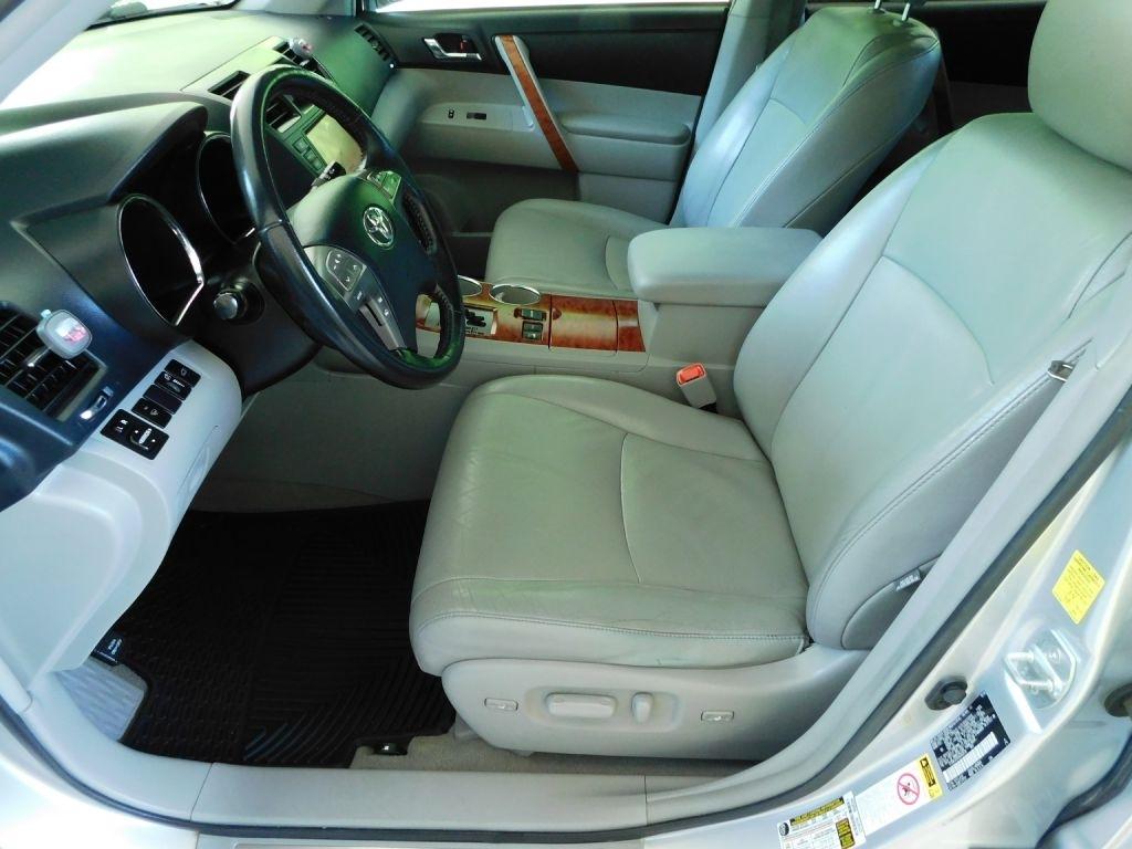 Toyota Highlander Limited 4WD 2010