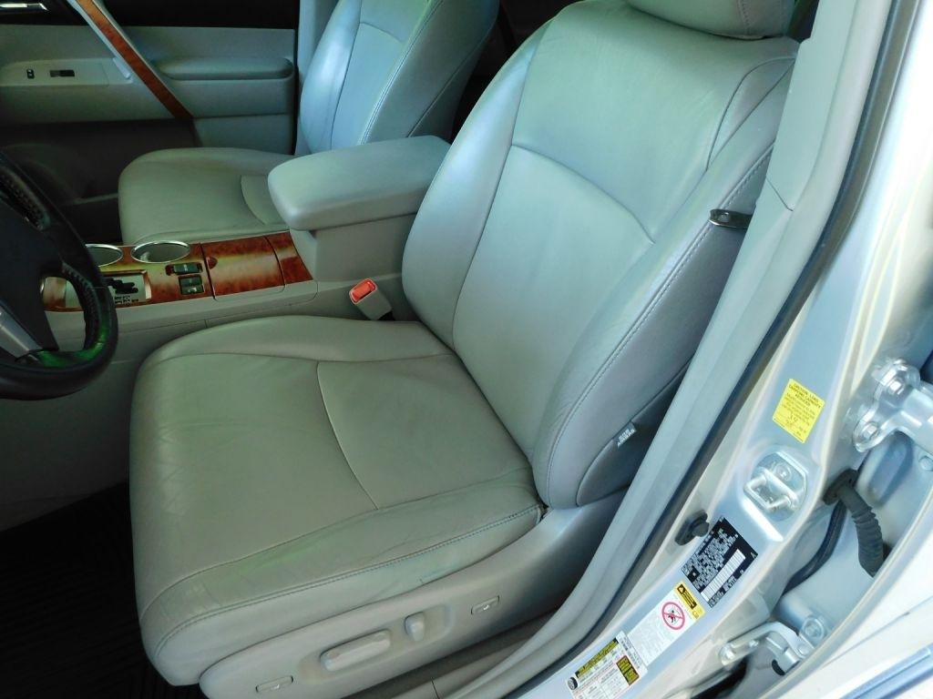 Toyota Highlander Limited 4WD 2010