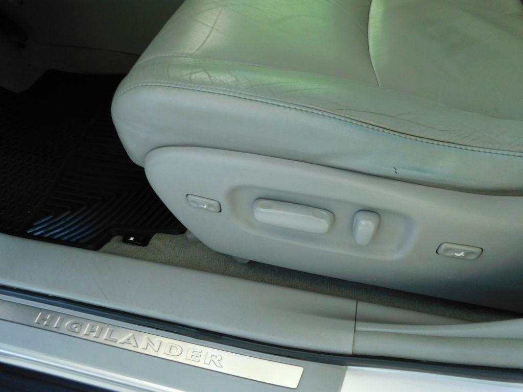 Toyota Highlander Limited 4WD 2010