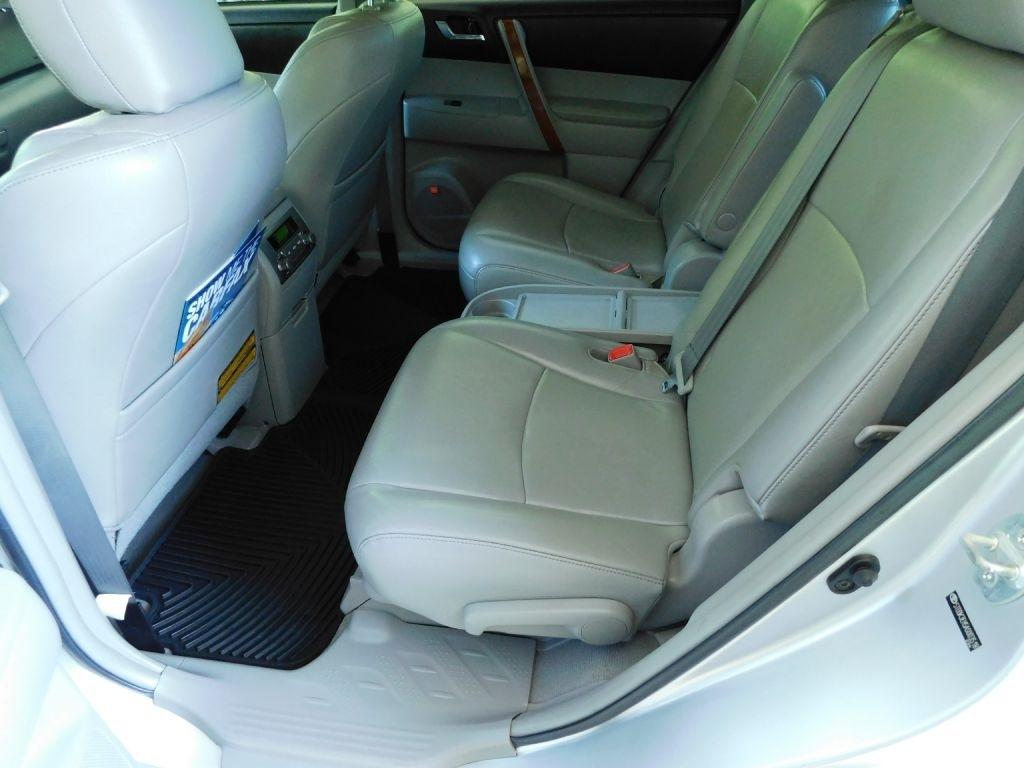 Toyota Highlander Limited 4WD 2010