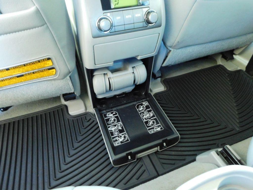 Toyota Highlander Limited 4WD 2010