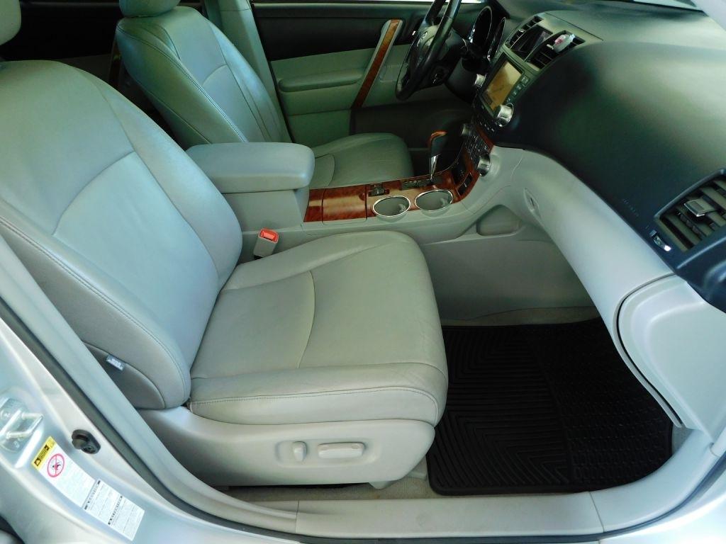 Toyota Highlander Limited 4WD 2010