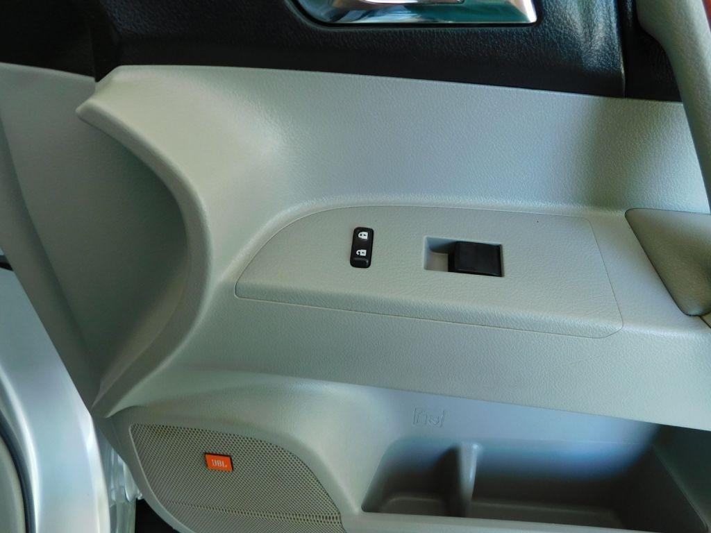 Toyota Highlander Limited 4WD 2010