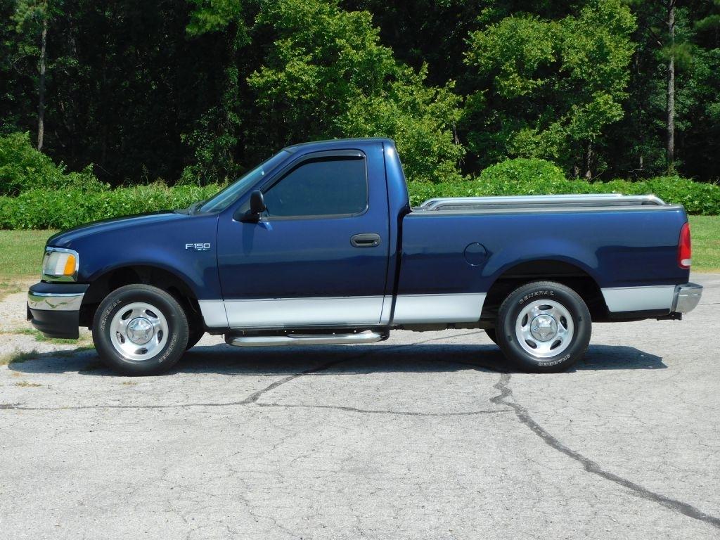 Ford F-150 XL Long Bed 2WD 2002