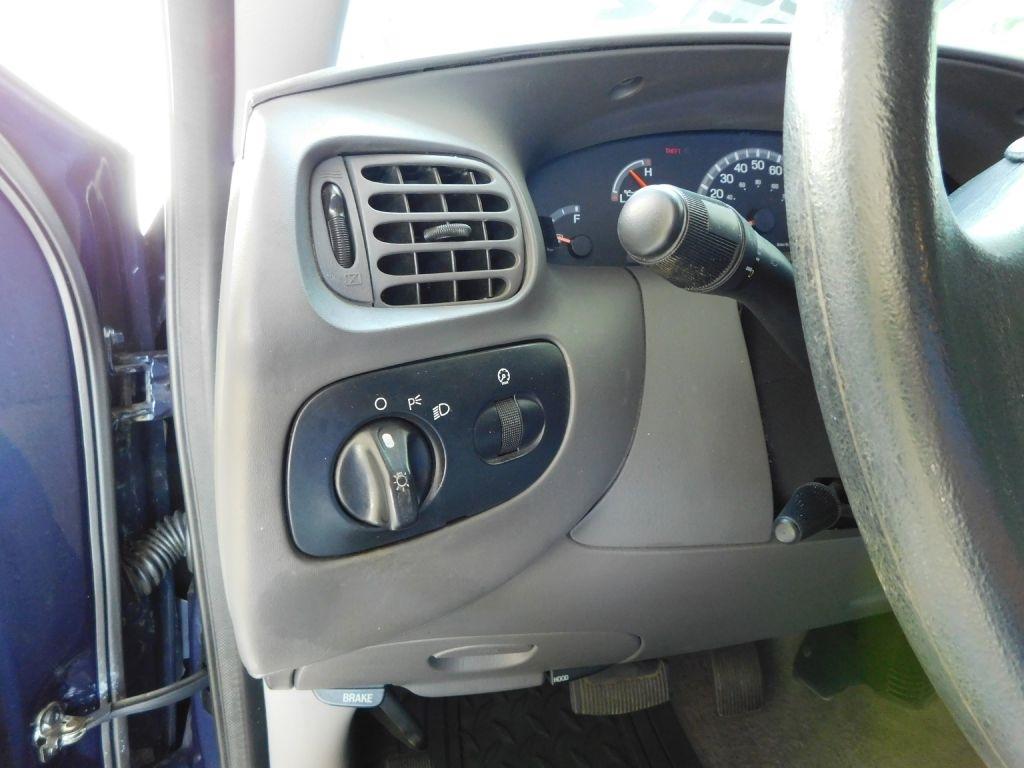 Ford F-150 XL Long Bed 2WD 2002