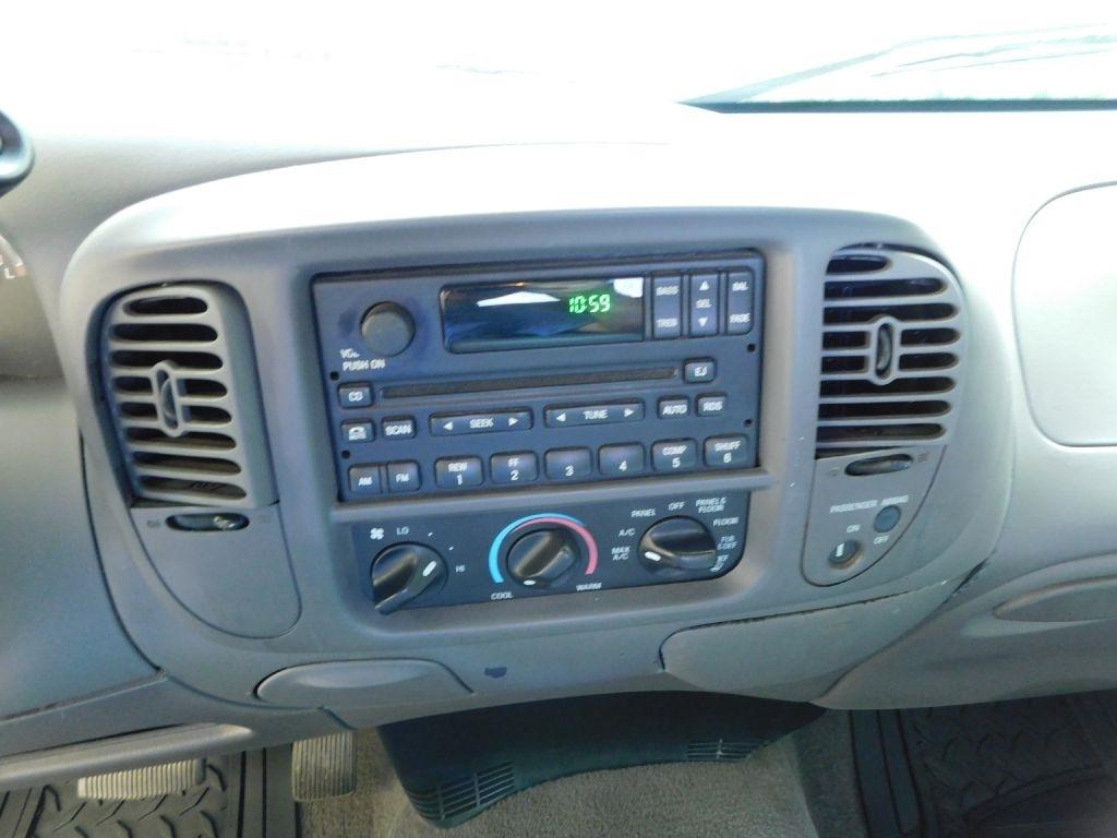 Ford F-150 XL Long Bed 2WD 2002
