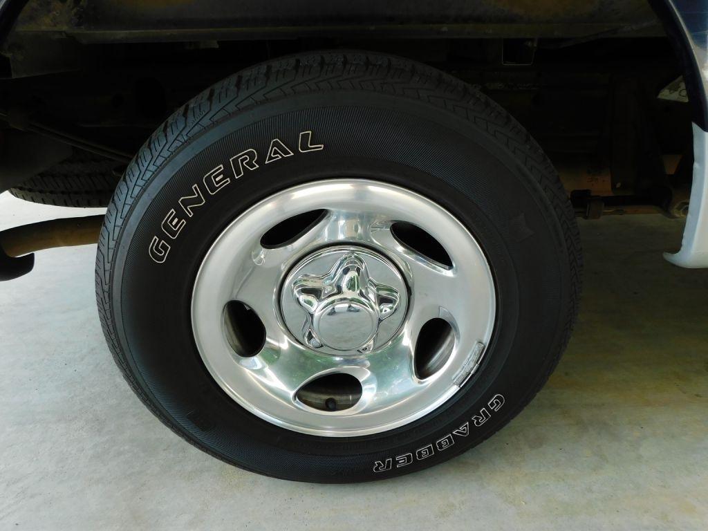 Ford F-150 XL Long Bed 2WD 2002