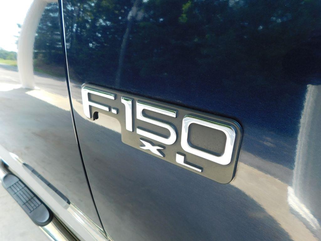 Ford F-150 XL Long Bed 2WD 2002