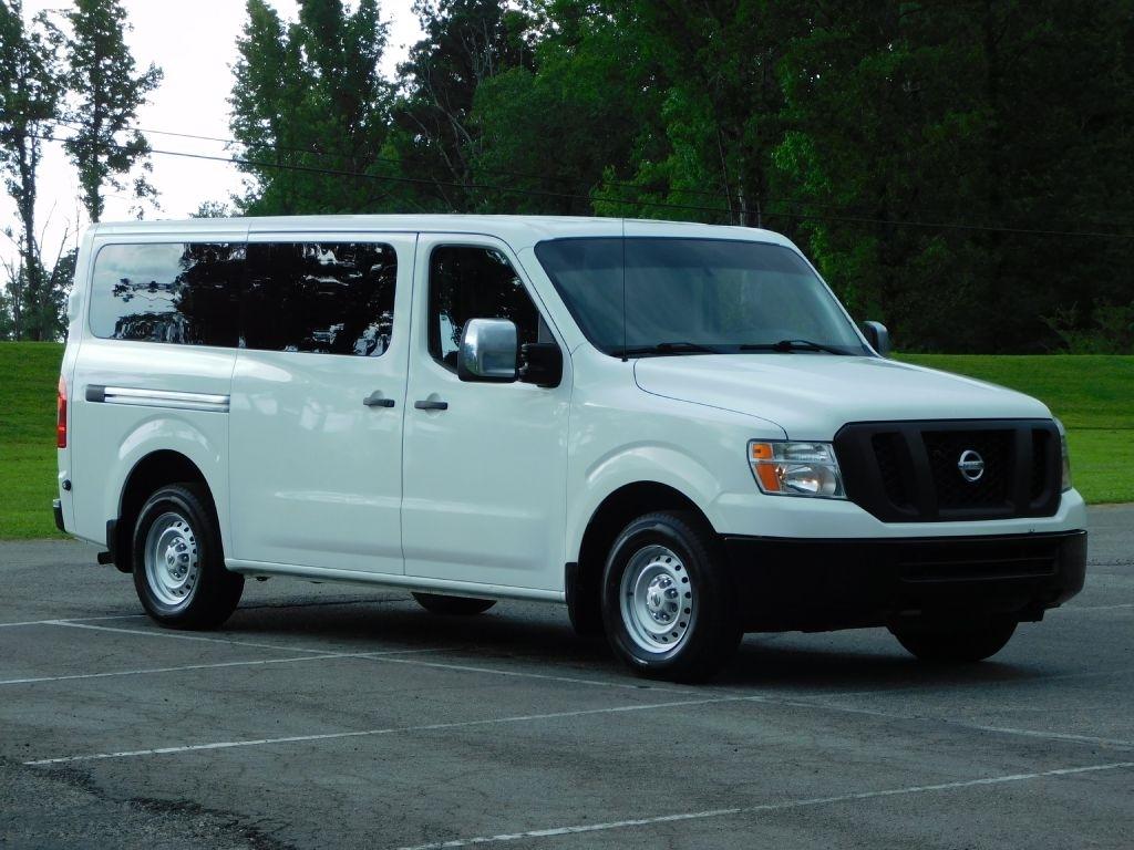 Nissan NV Passenger 3500 S V8 2015