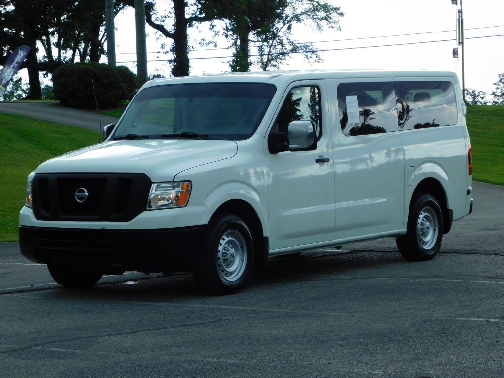 Nissan NV Passenger 3500 S V8 2015