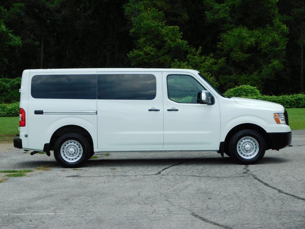 Nissan NV Passenger 3500 S V8 2015