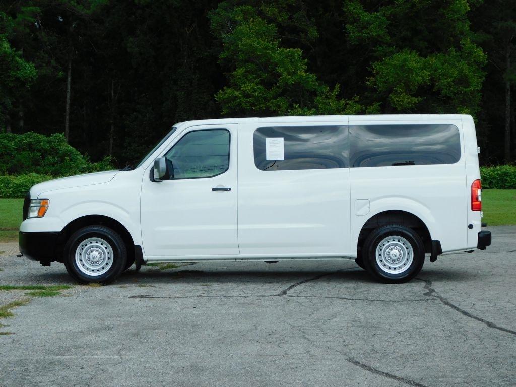 Nissan NV Passenger 3500 S V8 2015