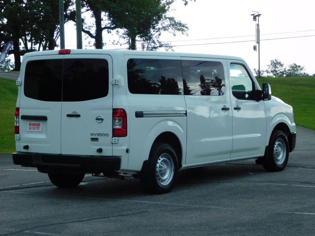 Nissan NV Passenger 3500 S V8 2015