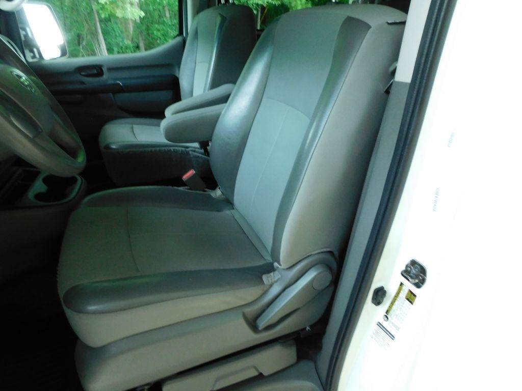 Nissan NV Passenger 3500 S V8 2015