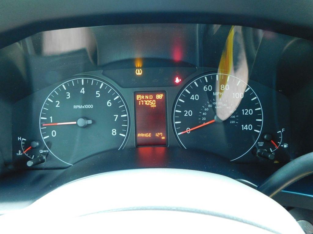 Nissan NV Passenger 3500 S V8 2015