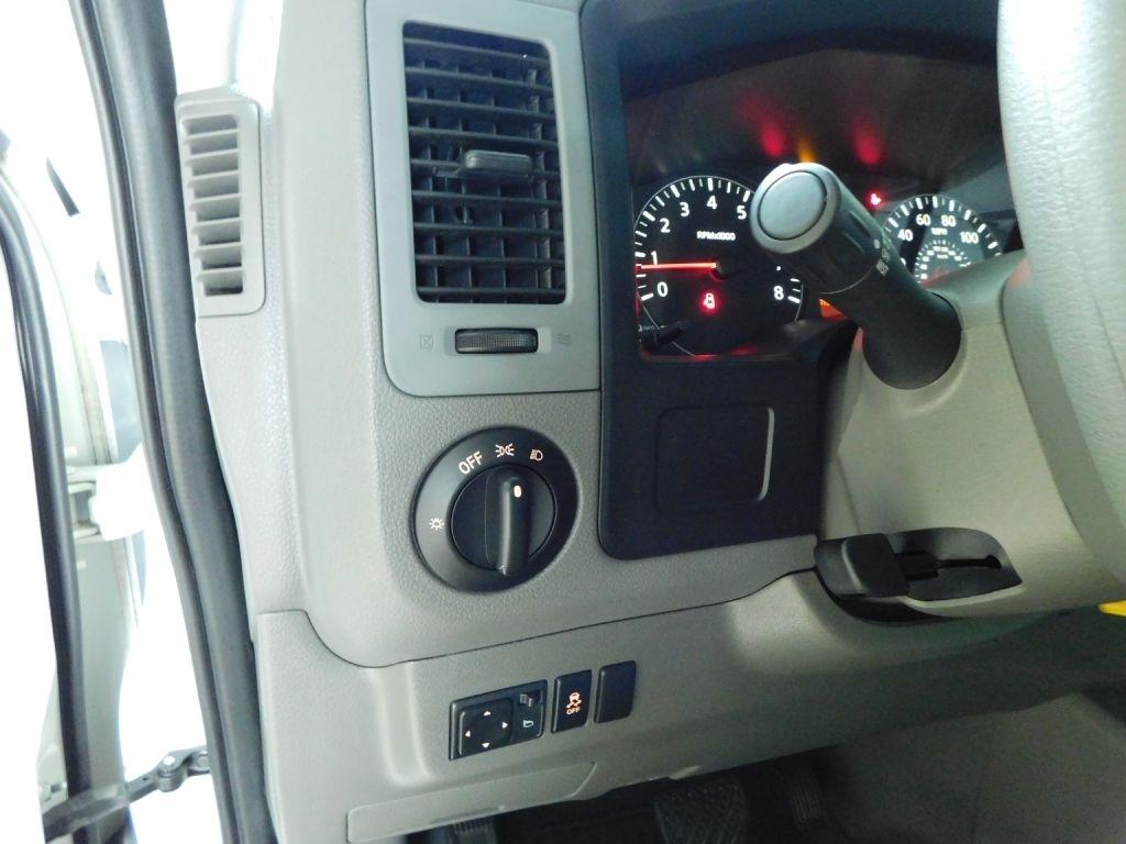 Nissan NV Passenger 3500 S V8 2015