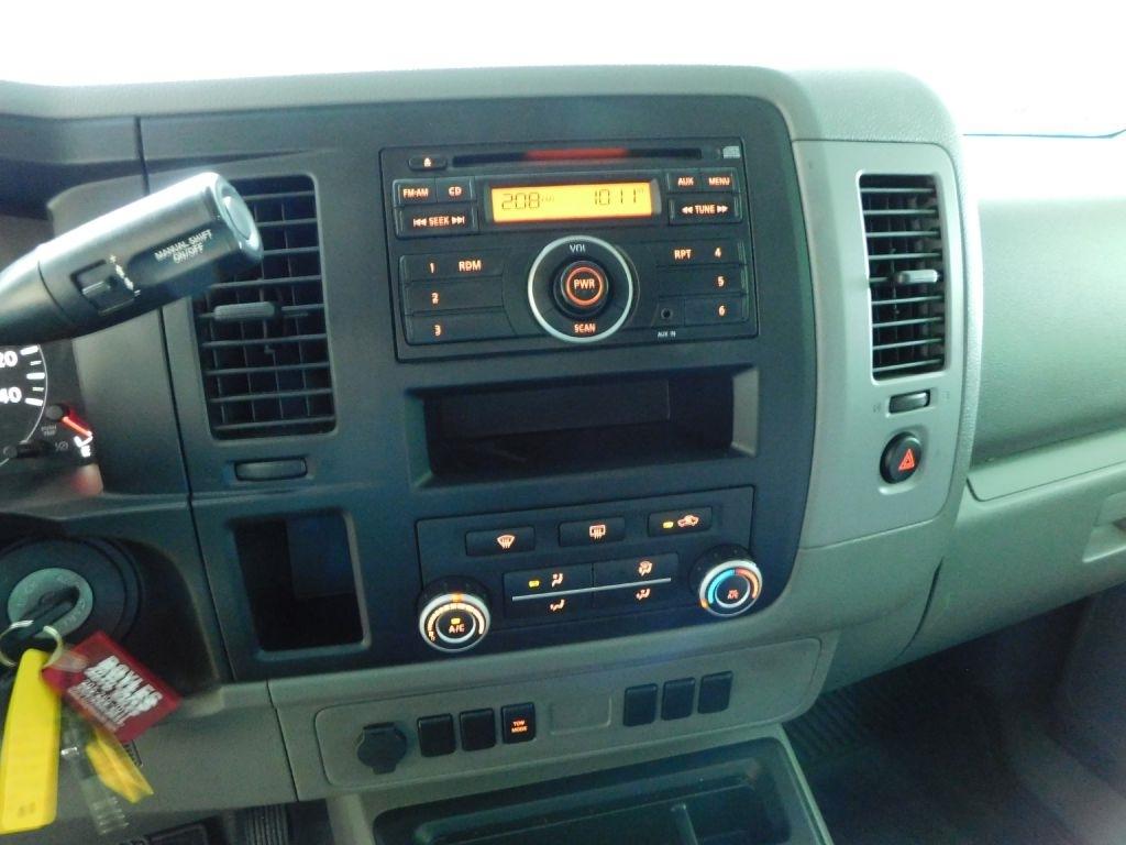 Nissan NV Passenger 3500 S V8 2015