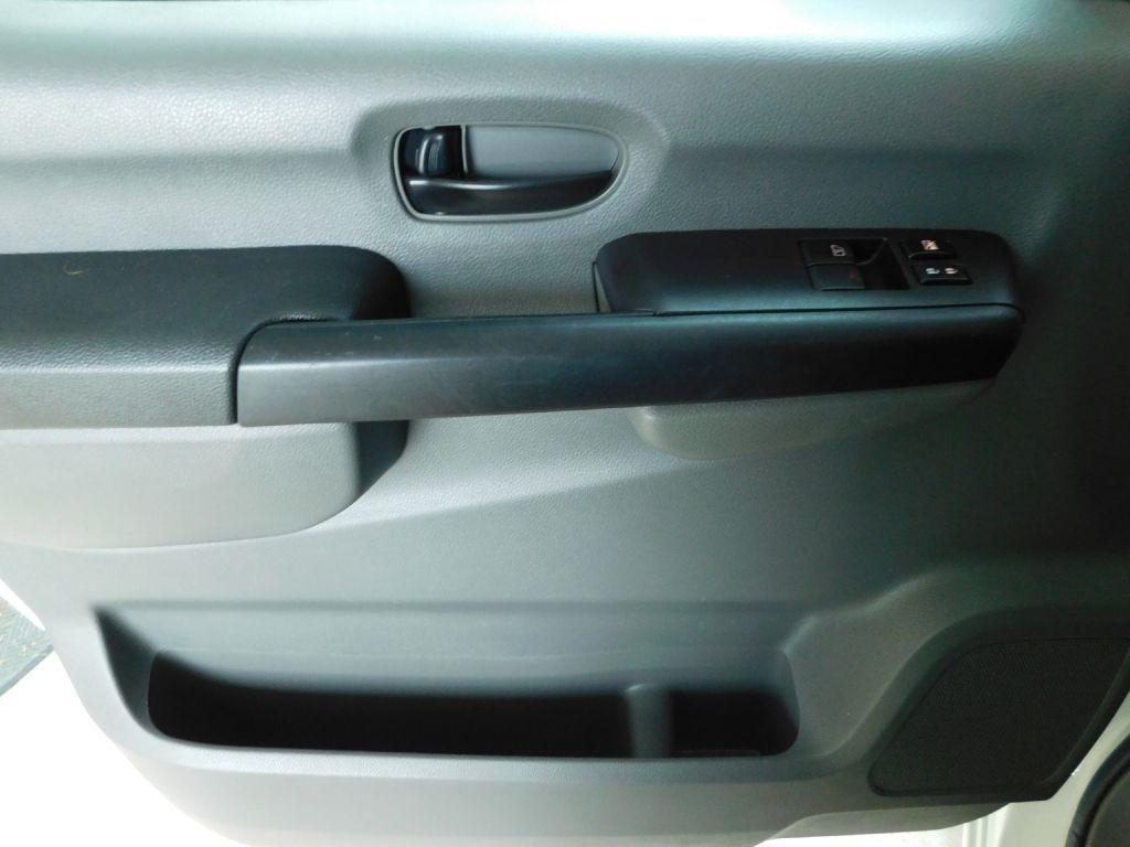 Nissan NV Passenger 3500 S V8 2015
