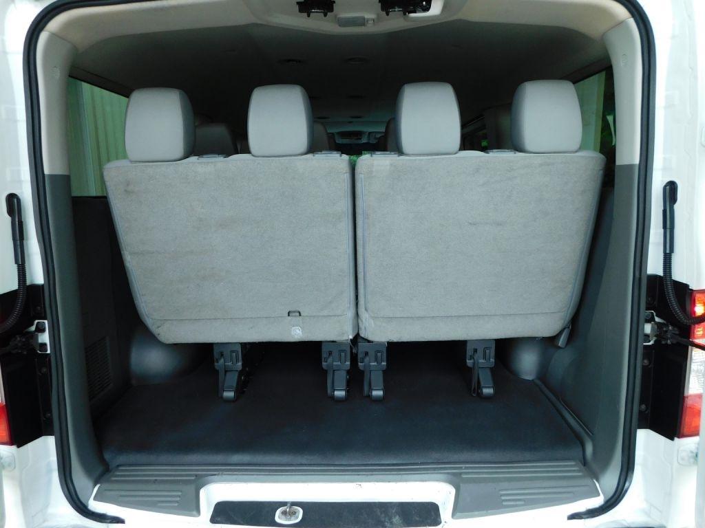 Nissan NV Passenger 3500 S V8 2015