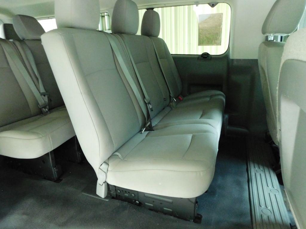 Nissan NV Passenger 3500 S V8 2015