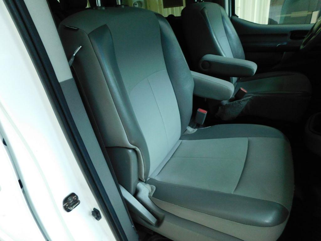 Nissan NV Passenger 3500 S V8 2015