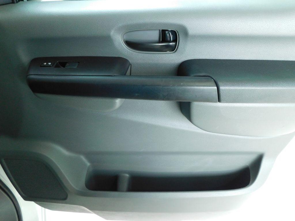 Nissan NV Passenger 3500 S V8 2015