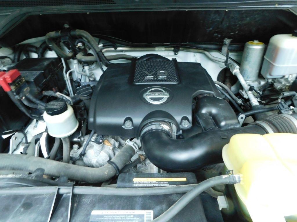 Nissan NV Passenger 3500 S V8 2015